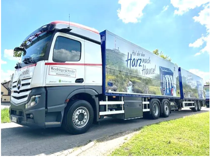 Lkw unseres Fuhrparks beim Beladen