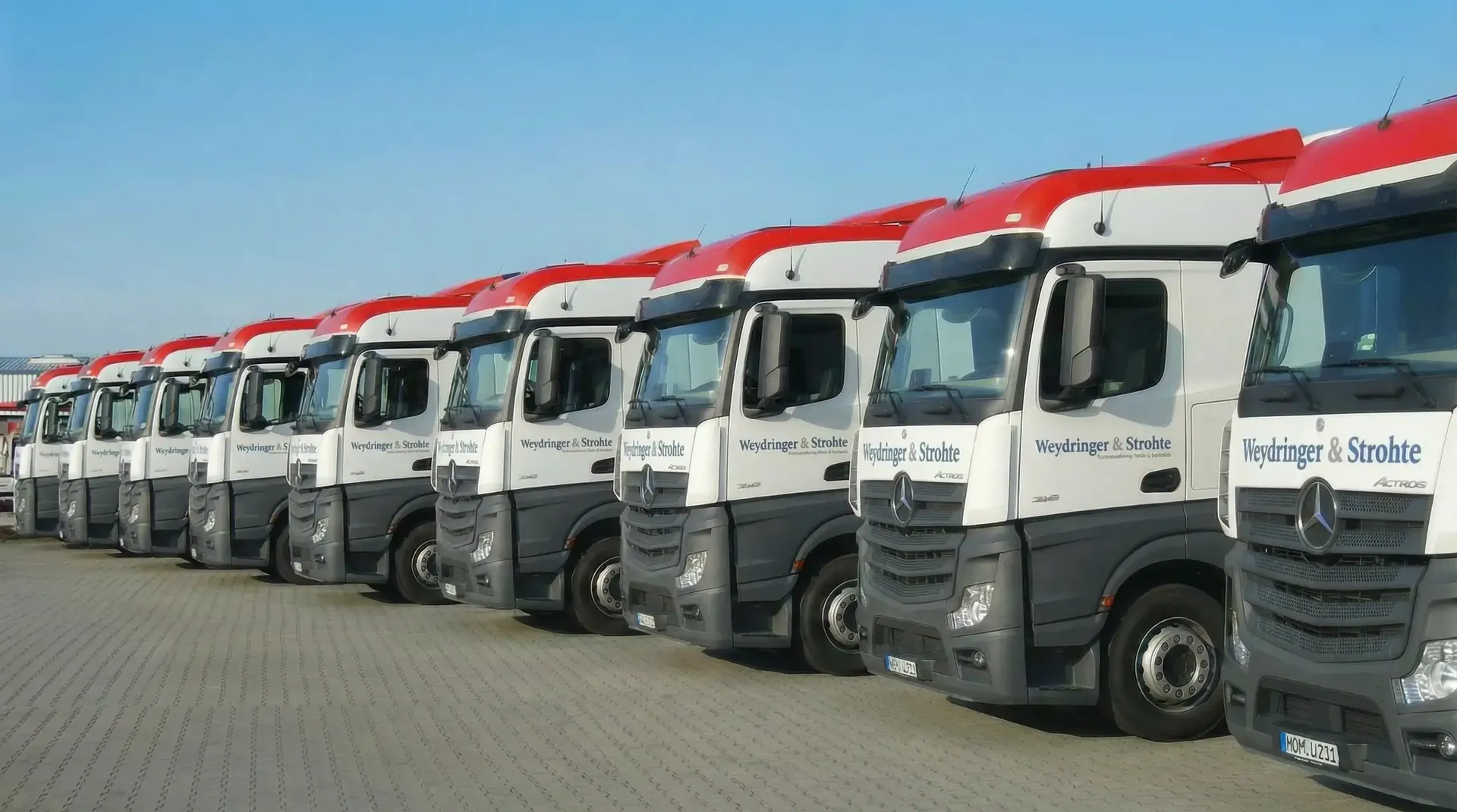 Lkw-Fuhrpark auf dem Betriebsgelände